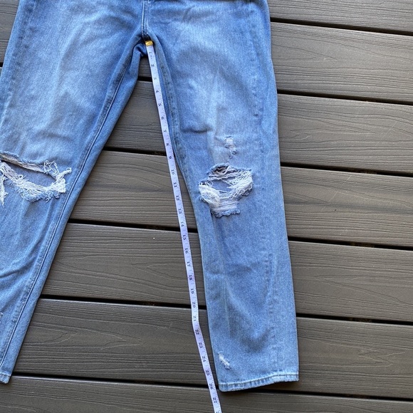 American Eagle Outfitters Mom Jean Light Wash Distressed Jeans size 6 Regular - Picture 7 of 10